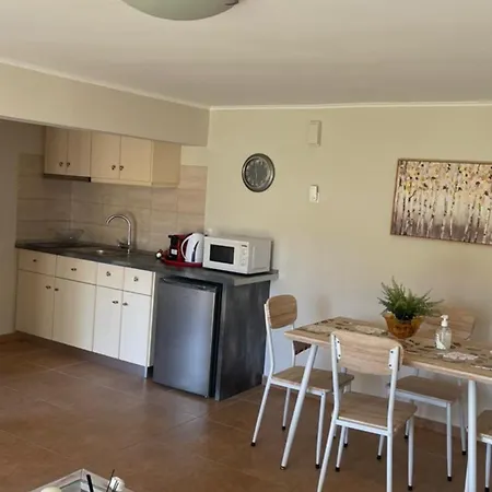 شقة Georgia's Apartments, Corfu *